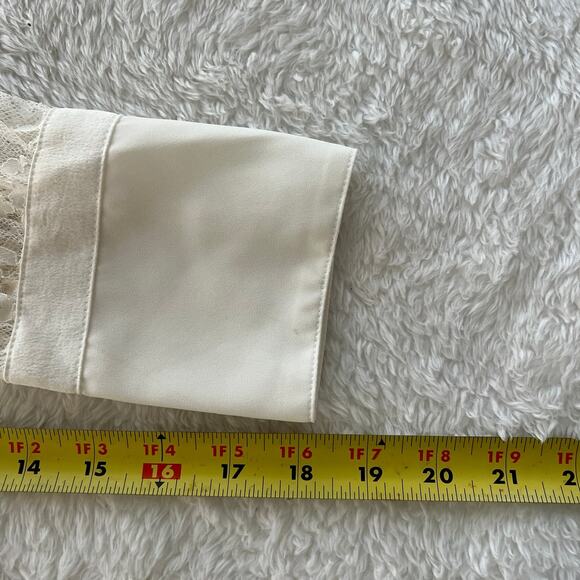 Express Women's Cream V Neck Long Sleeve Lace Arms Pullover Blouse Size Medium - Picture 8 of 9